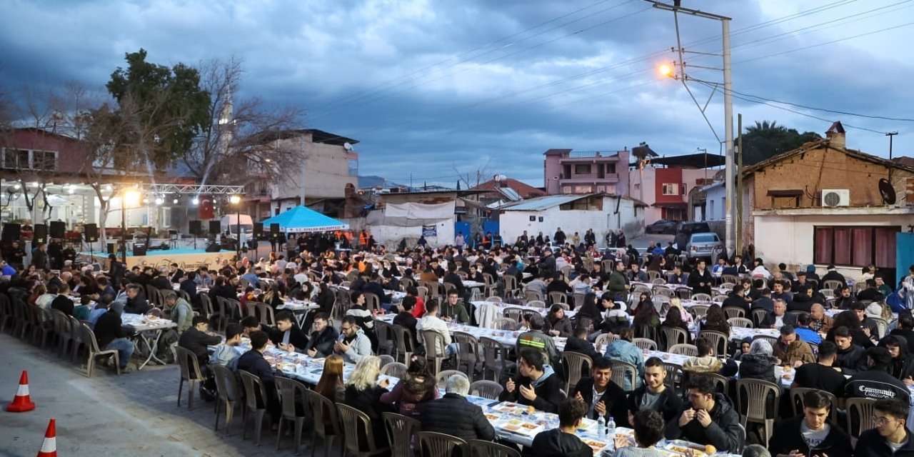 Efeler’de vatandaşlar aynı sofrada buluştu