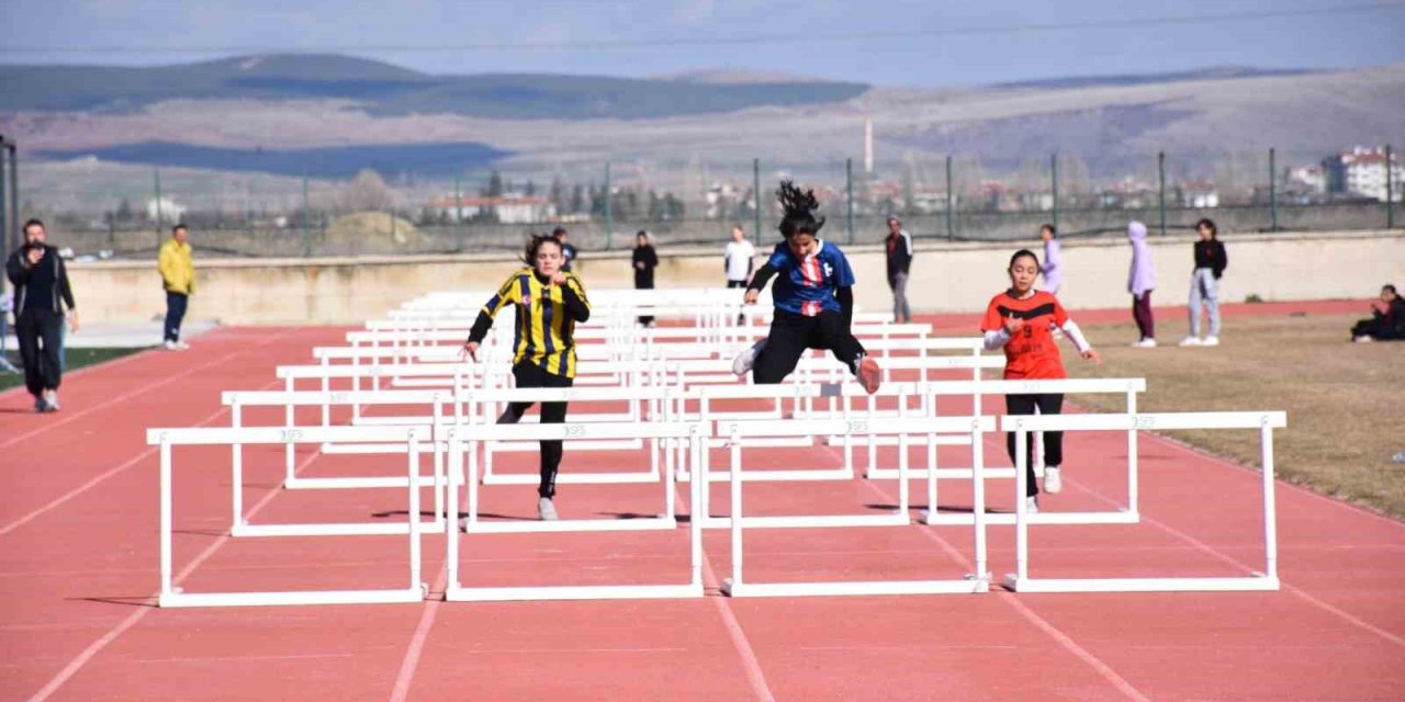 ’Okul Sporları Yıldızlar Atletizm Müsabakaları’ sona erdi