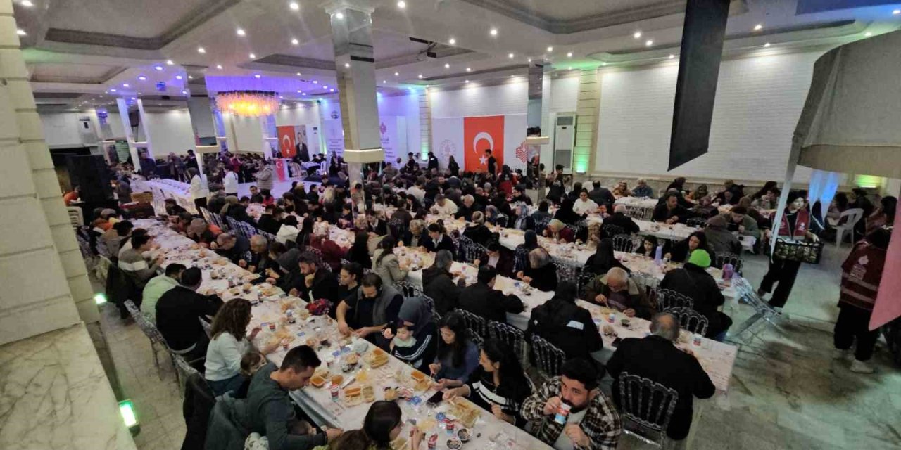 Nazilli’de vatandaşlar Vakıflar Müdürlüğü’nün iftarında buluşuyor