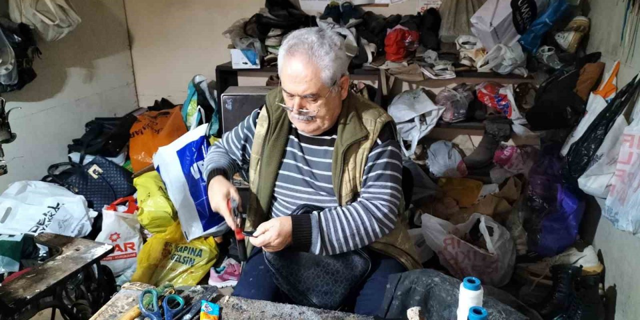 Köyceğiz’in son ayakkabı ustası, emekli oldu ama mesleğini bırakamadı