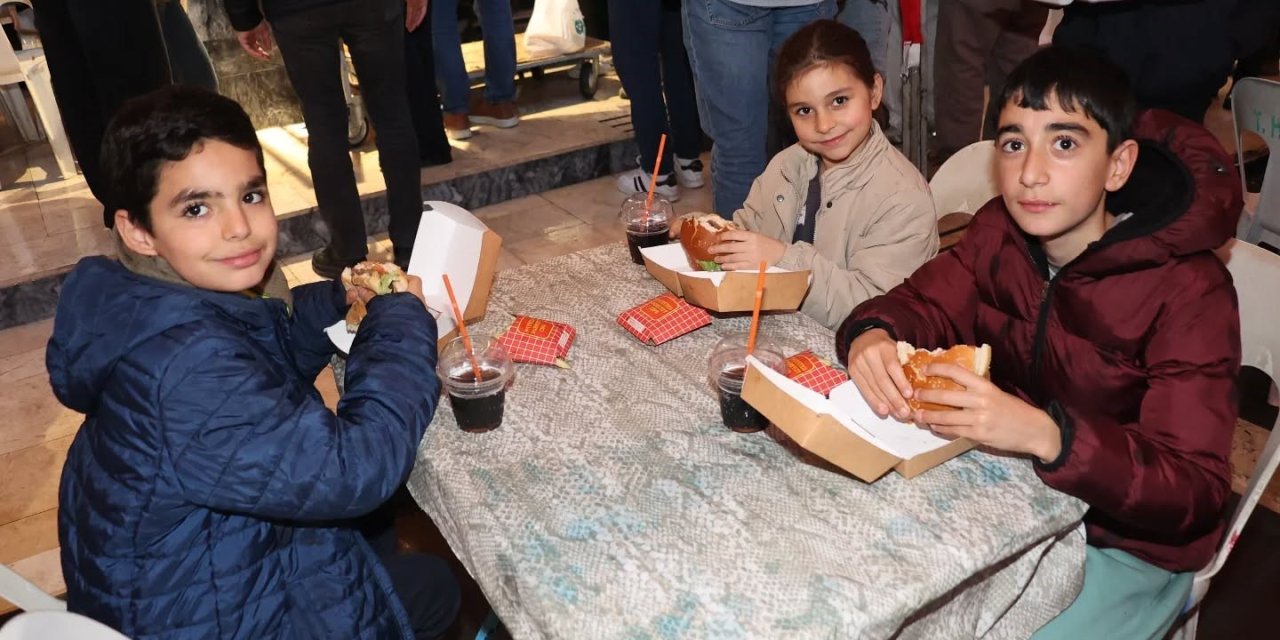 Başkan Arıcı’dan çocuklara iftar sürprizi