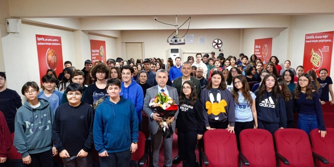 İncirliova Kaymakamı Abay, öğrencilerle Kariyer Günleri’nde buluştu