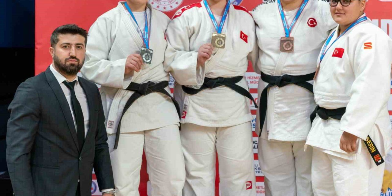 Salihlili Duygu Dirgen, Türkiye üçüncüsü oldu