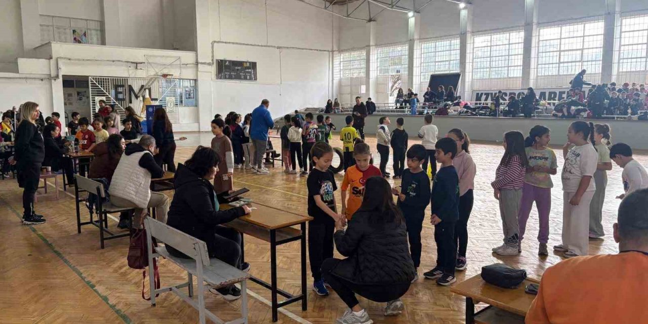Aliağa’da bin 120 öğrenci sportif yetenek yaramasından geçti