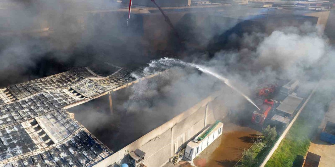 Akhisar’daki fabrika yangını kontrol altına alındı