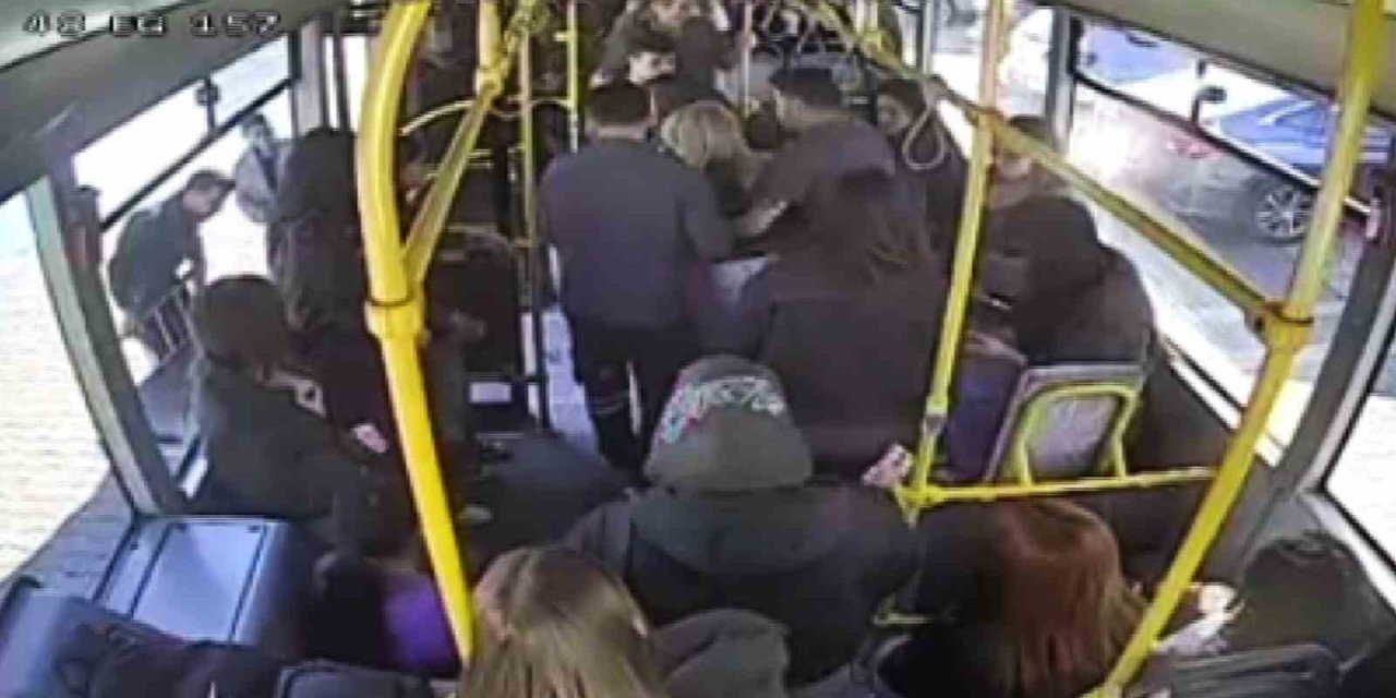 Minibüste rahatsızlanan yolcu için güzergahını değiştirdi, hastaneye yetiştirdi