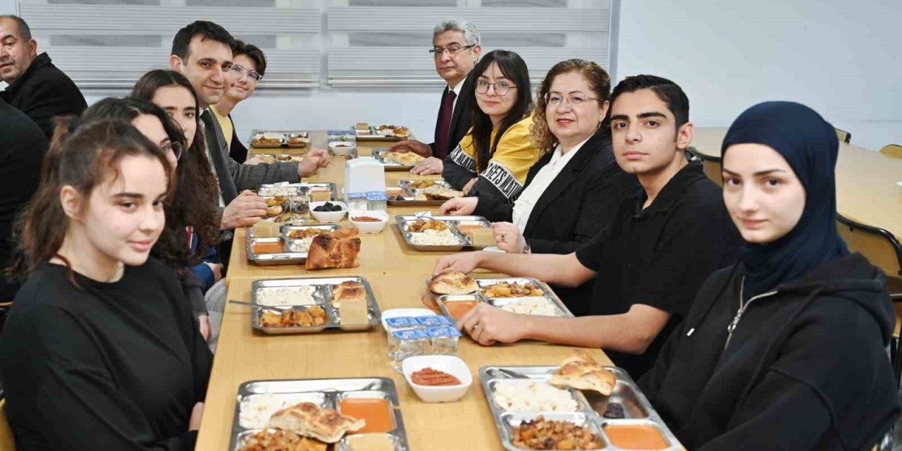 Ortaklar Fen Lisesi’nde "Maarifin Kalbinde Ramazan" iftarı