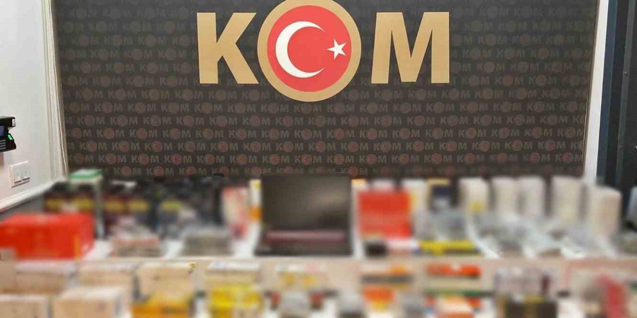 Polisten kaçak telefonu parçaları ile aksesuarları ele geçirdi