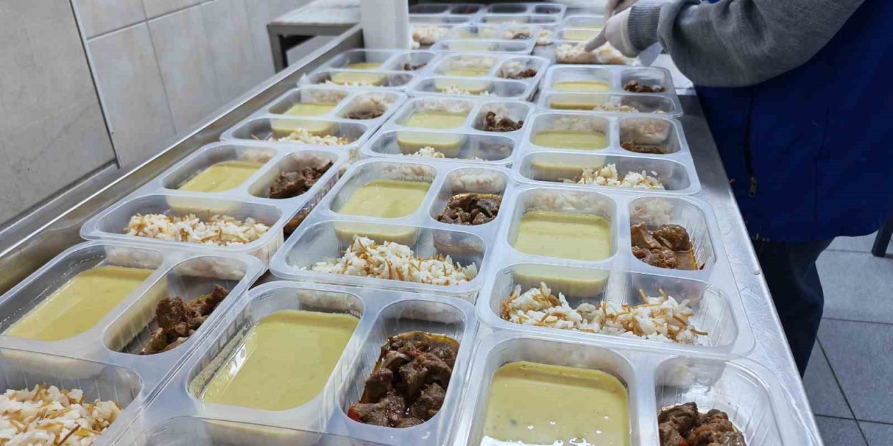 Gönüllü gençlerle iftar seferberliği