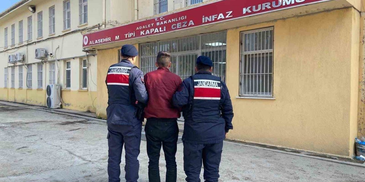 Manisa’da 2 firari hükümlü kıskıvrak yakalandı