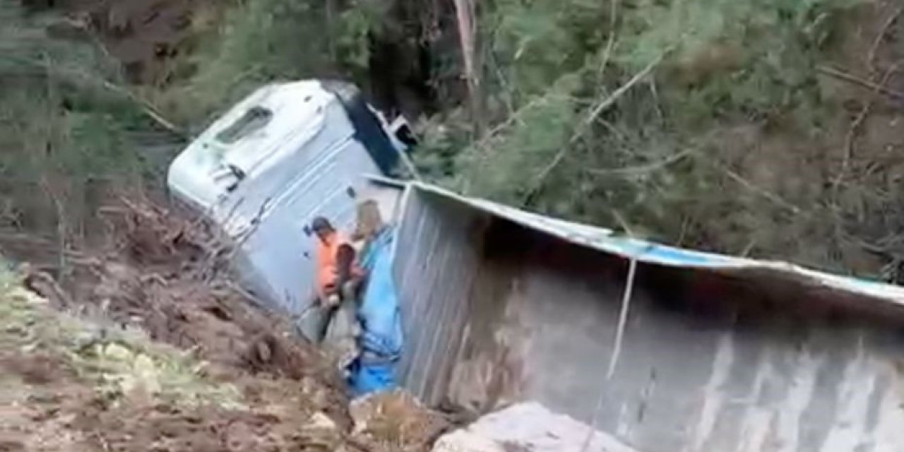 Milas’ta tır şarampole devrildi: 1 yaralı