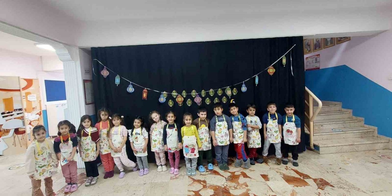 Bayındır’da minik eller ’ramazan pidesi’ yaptı