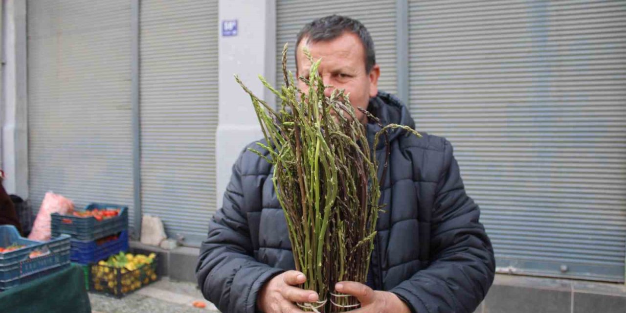 Aydın’ın yöresel lezzeti kedirgen ve sarmaşıklar pazar tezgahlarını süslemeye başladı