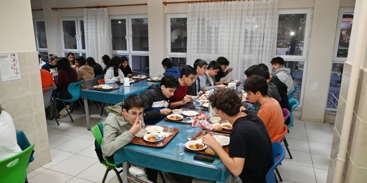 Öğrenciler iftar sofrasında bir araya geldi