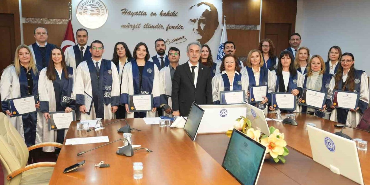 Ege Üniversitesinde akademik başarılar ödüllendirildi