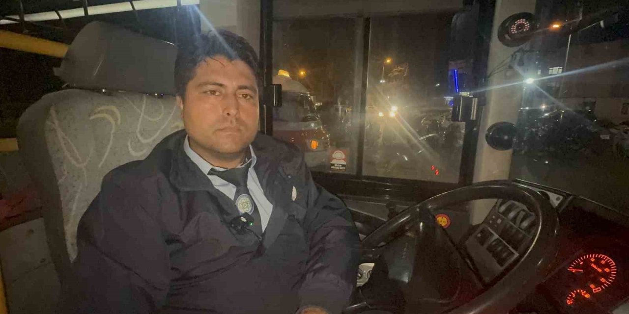 Minibüste fenalaşan öğrenciyi hastaneye yetiştiren şoför Gönen: "İnsanlık vazifemi yaptım"