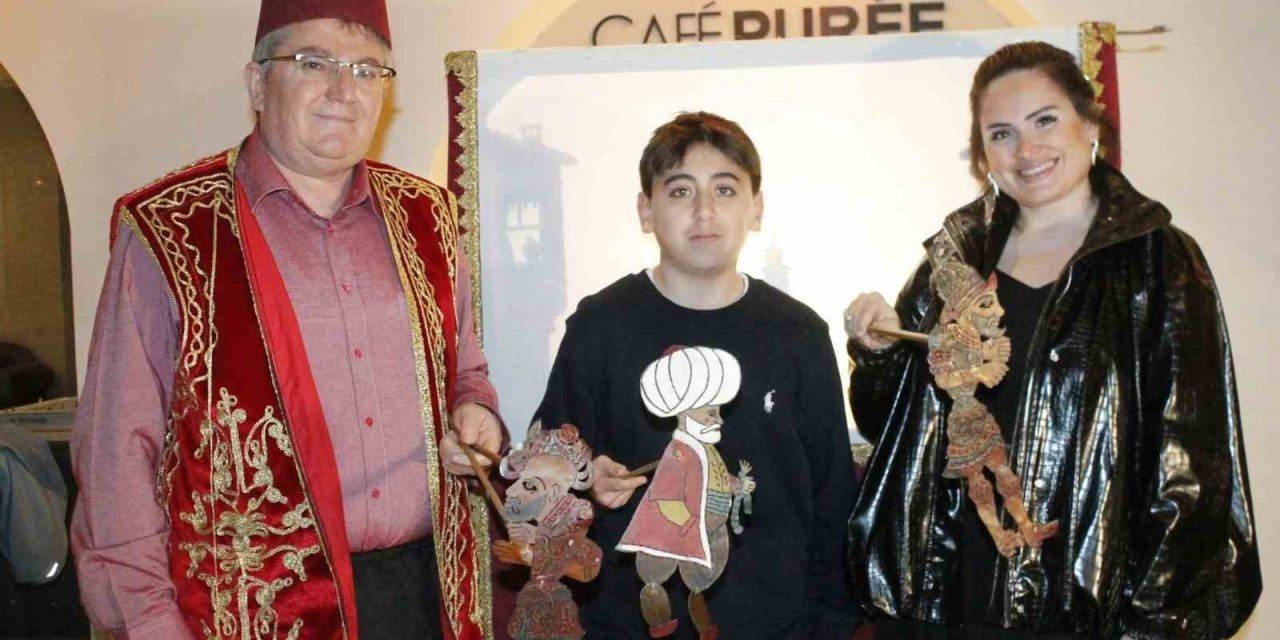 Karagöz ve Hacivat’ın 700 yıllık ışığı dijital çağa direniyor