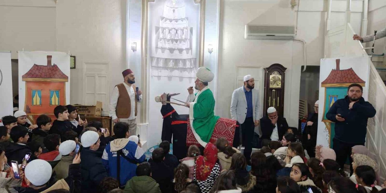 Şehzadeler’de çocuklara özel teravih gecesi