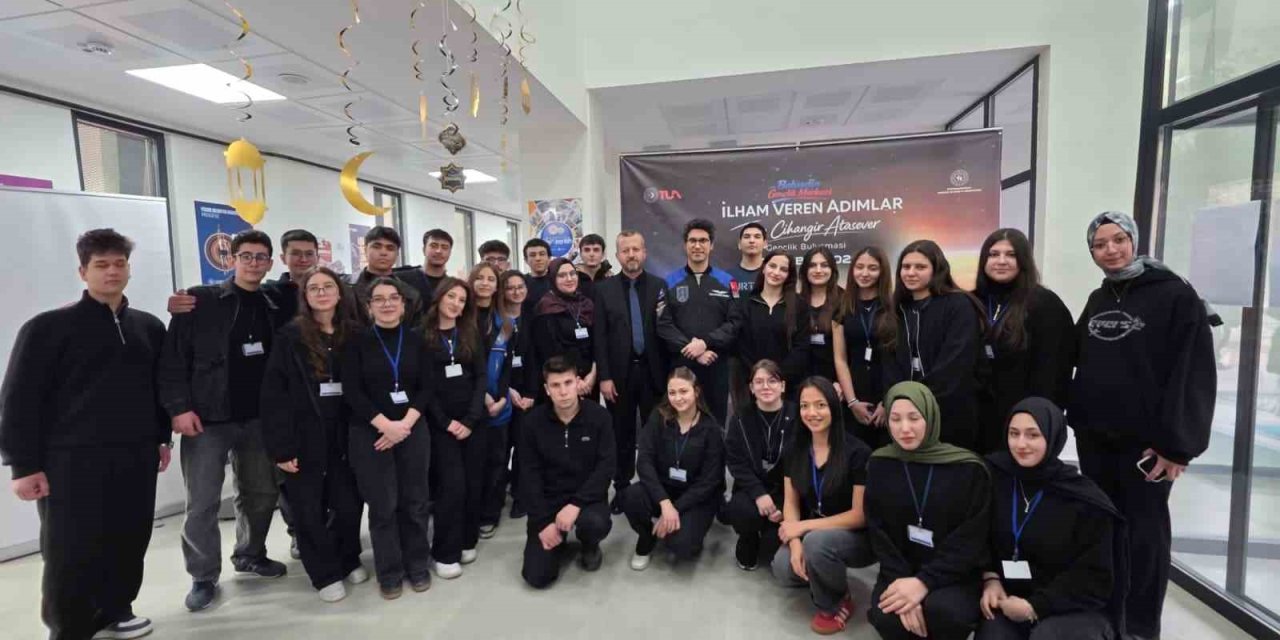 Atasever, Bolvadinli gençler ile bir araya geldi