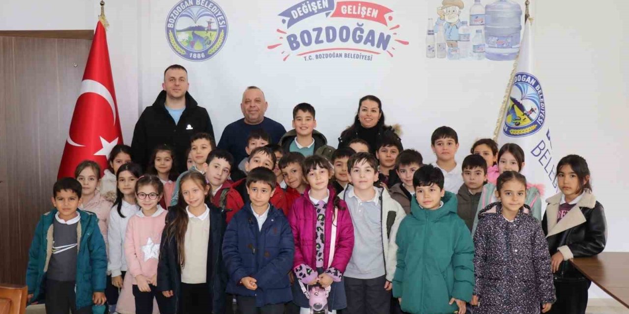 Başkan Özel, minik öğrencilerle bir araya geldi