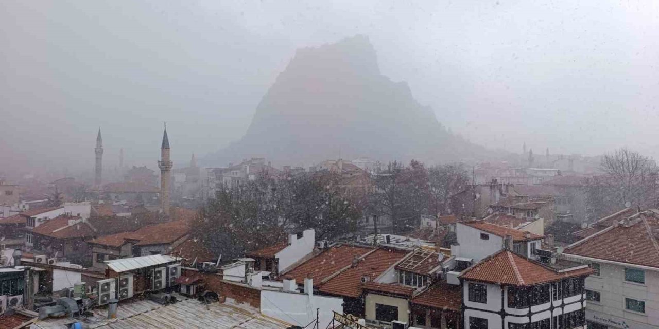 Afyonkarahisar’da kar yağışı