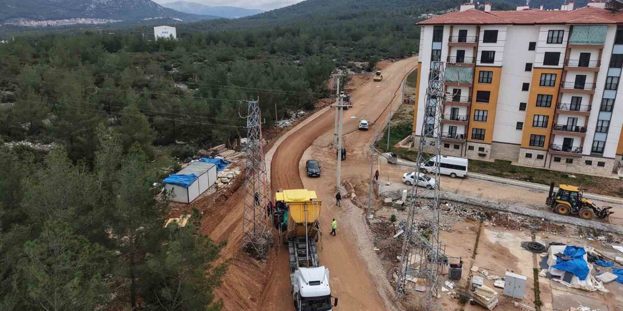 Akçaova TOKİ girişi yol çalışmaları devam ediyor