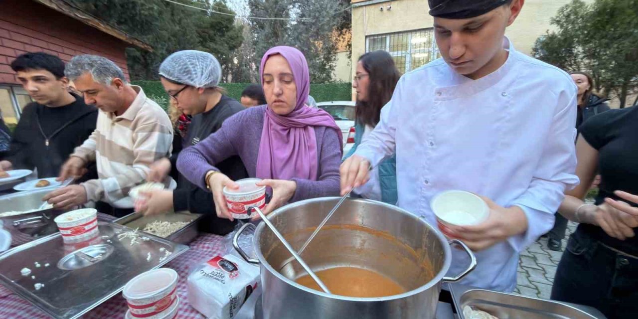 Bornova MTAL’de geleneksel iftar sofrası kuruldu