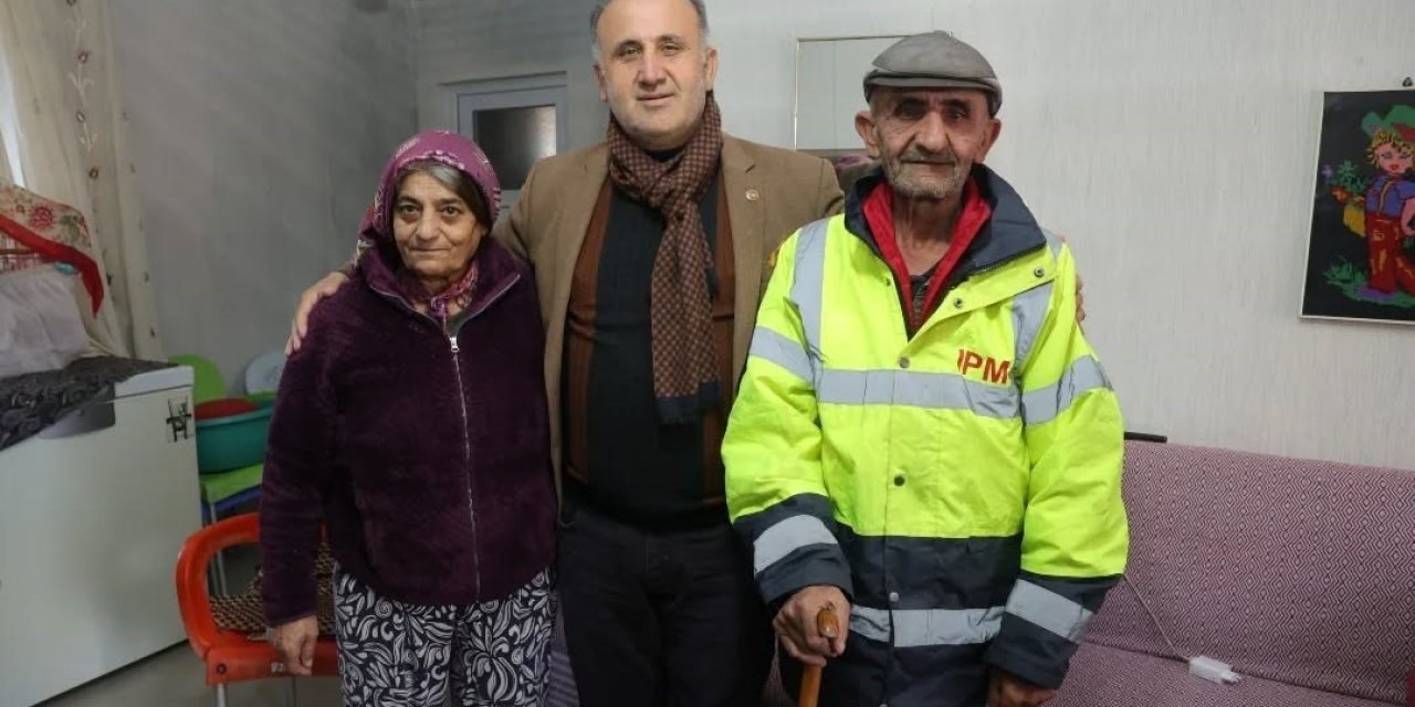 Başkan Kaya, Gül çiftine kayıtsız kalmadı