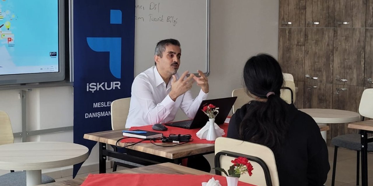 Öğrencilere meslek seçiminin önemi anlatıldı