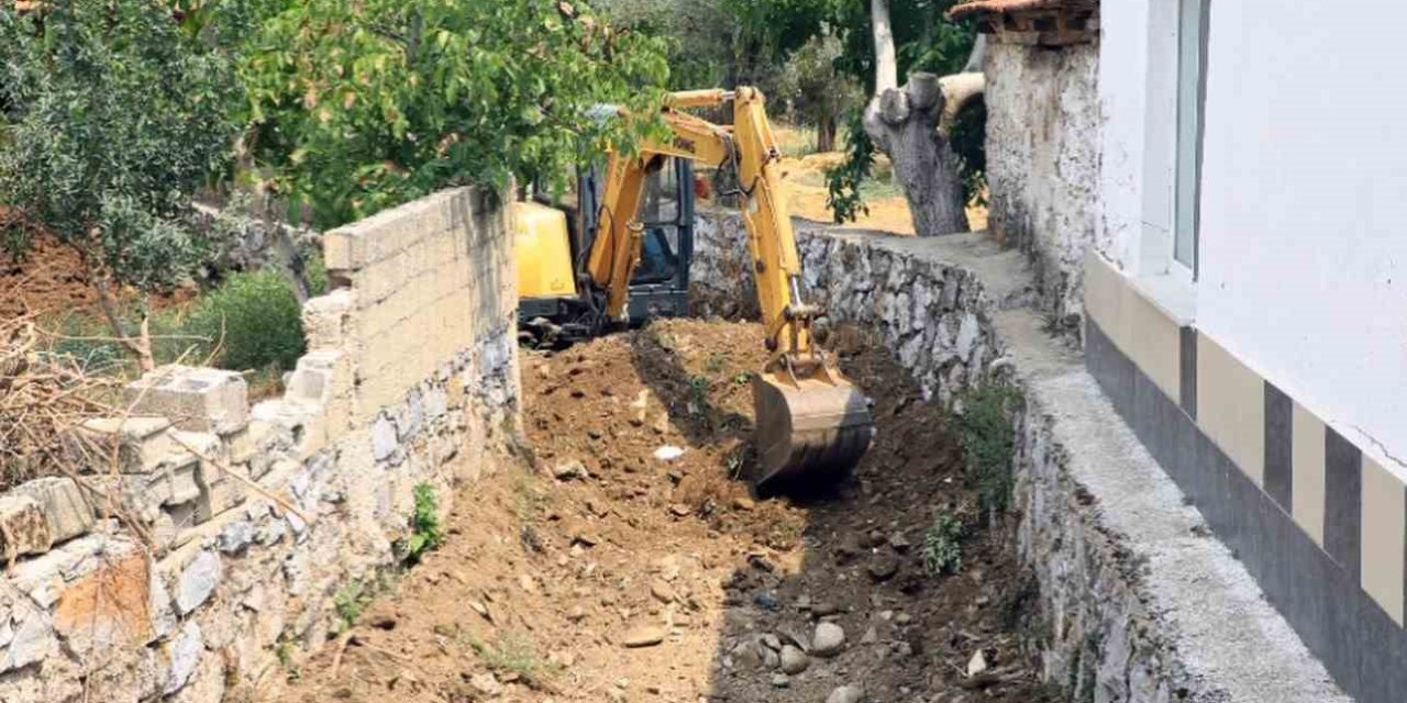 Yağışlar sonrası dere yataklarında temizlik