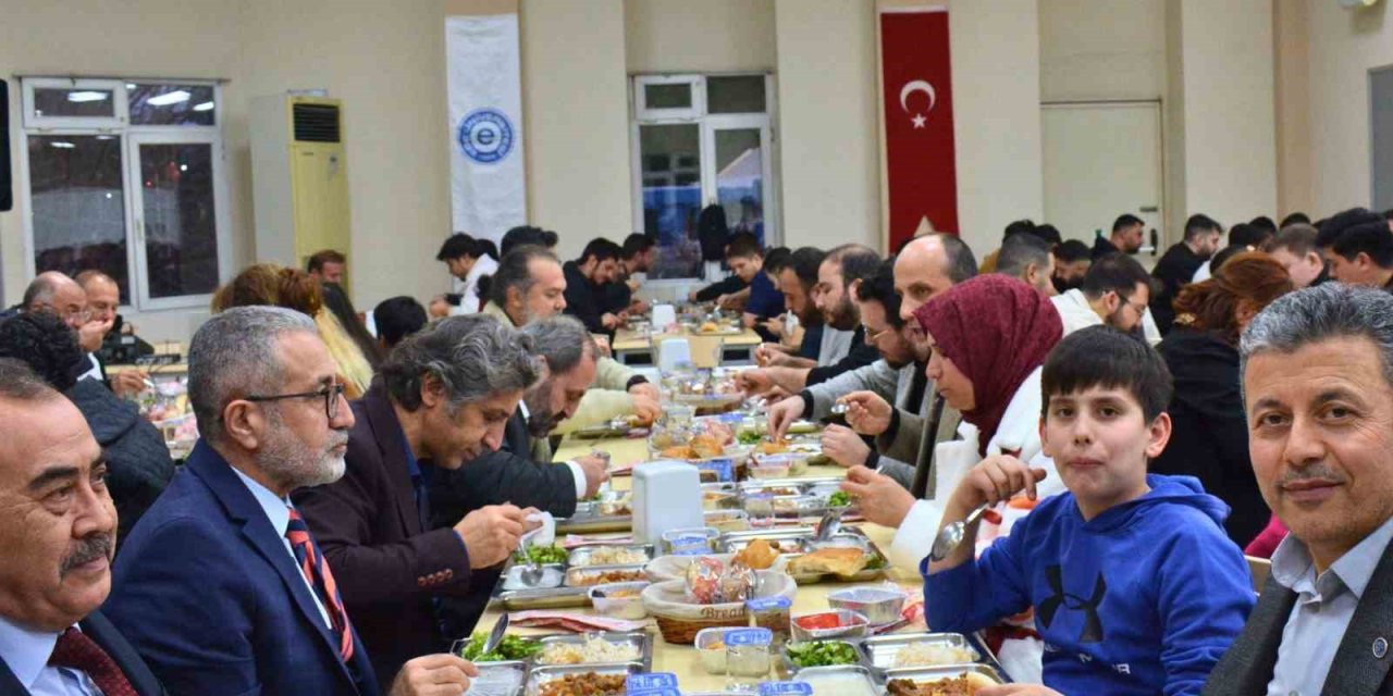 EÜ’de iftar sofrası tasavvuf musikisi ile taçlandı