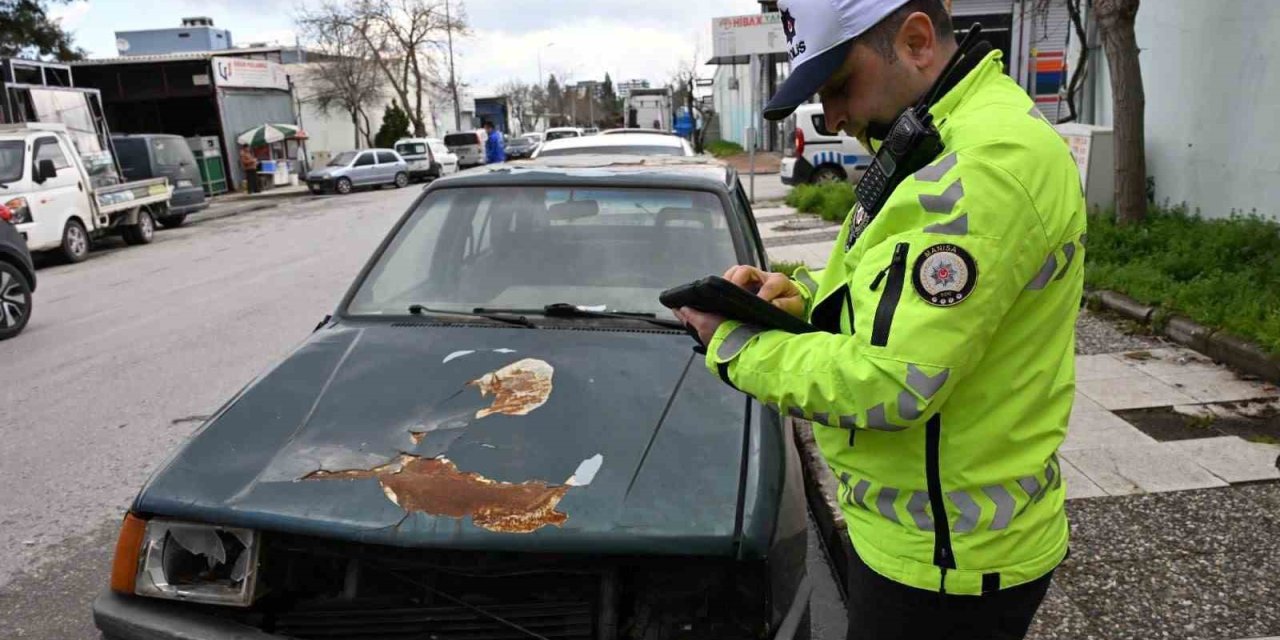 Manisa’da sahipsiz ve hurda araçlar kaldırılıyor