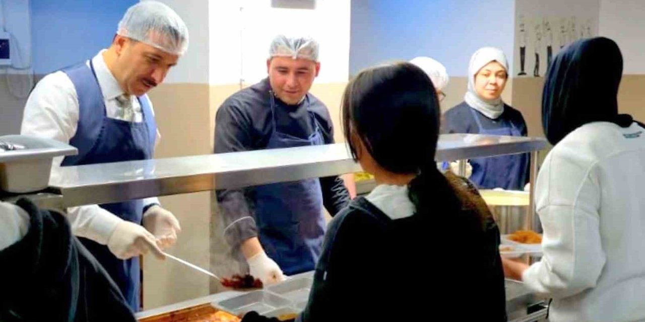 İl Müdürü Uğurelli öğrencilerle iftar sofrasında buluştu