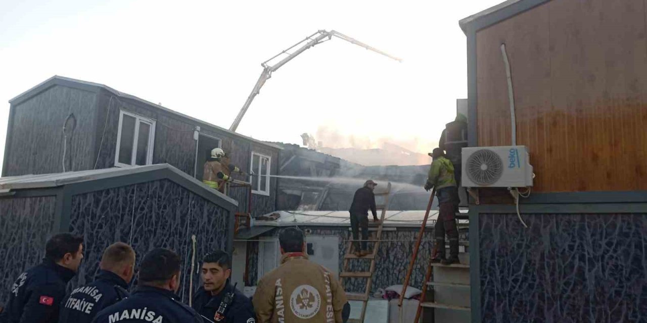 İşçi konteynerinde çıkan yangın kontrol altına alındı