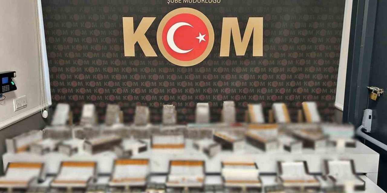 Polisten işyeri ve depoya kaçak makaron baskını