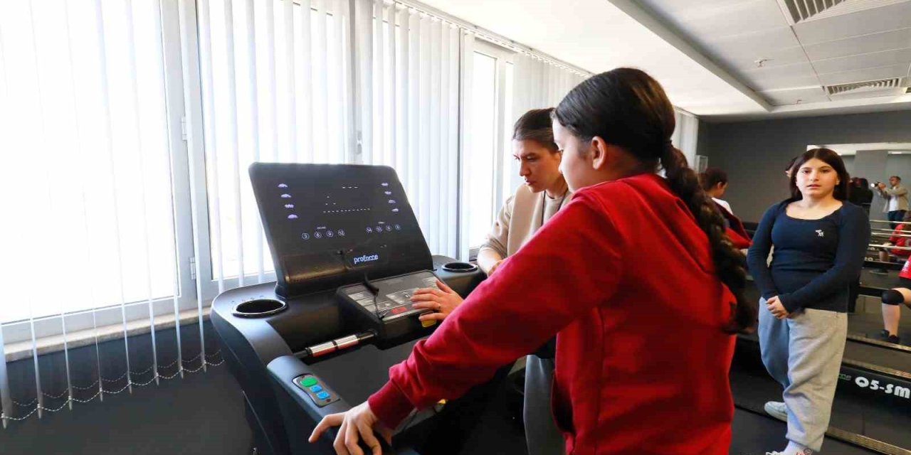 Sporcuların faydalandığı salon yeni ekipmanlarla donatıldı