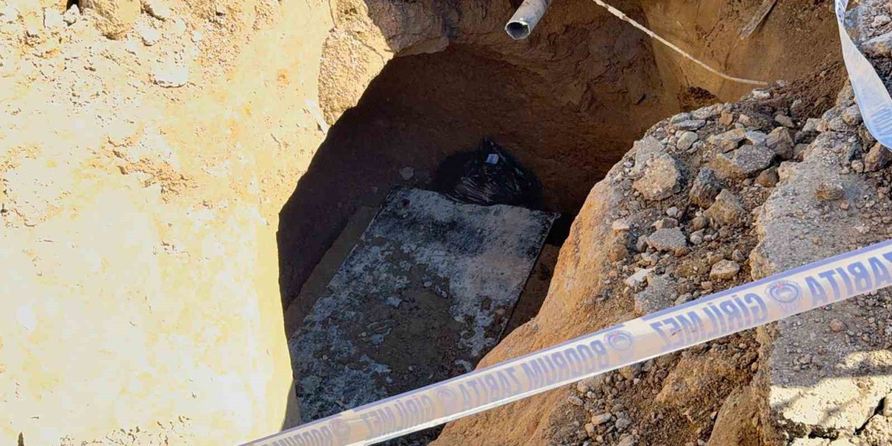 Bodrum’da su isale hattı kazısında lahit bulundu