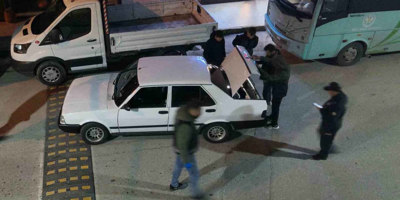 Manisa’da aranan 6 şahıs yakalandı, binlerce hap ele geçirildi