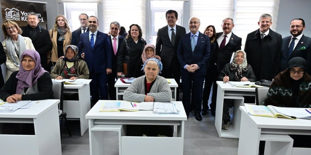 Bakan Kacır: "Dijital merkez, Denizli’nin üretim gücünü küresel ticaretle entegre edecek önemli bir adım"