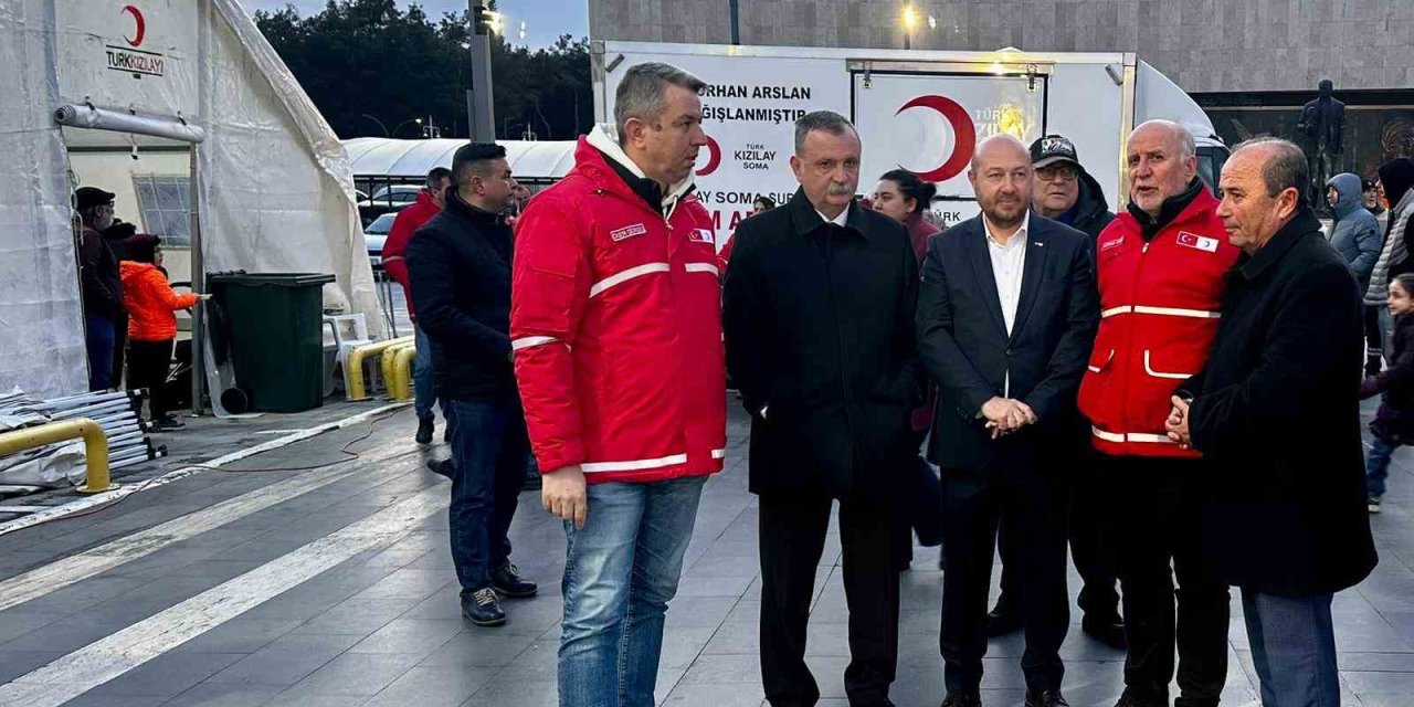 Türk Kızılay ve Yunusemre Belediyesi’nden 1000 kişilik iftar