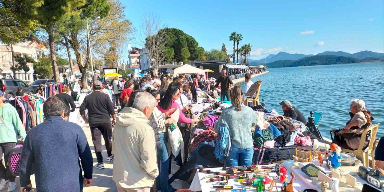 Köyceğiz’de yılın ilk ikinci el pazarı kuruldu