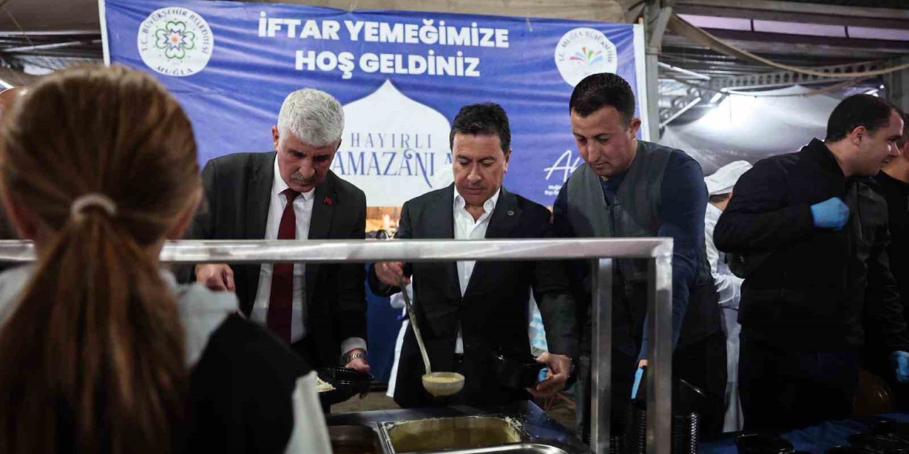 Muğla Büyükşehir iftar sofralarını ilçelerde kurmayı sürdürüyor