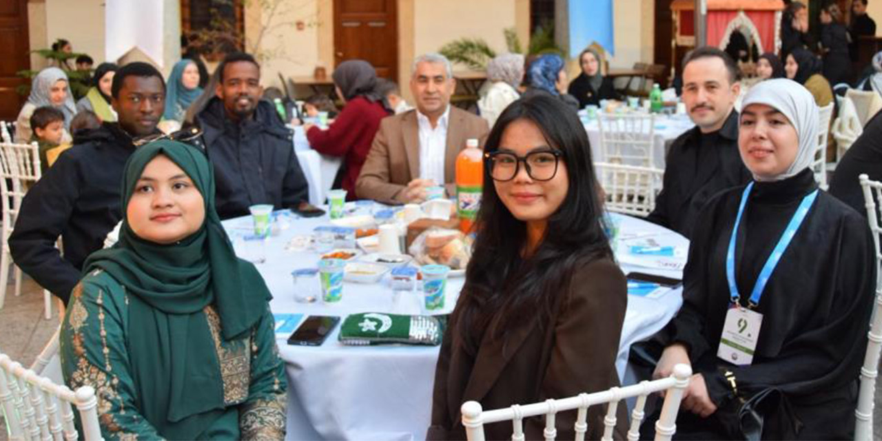 ADÜ Rektörü Kent, uluslararası öğrencilerle iftarda buluştu