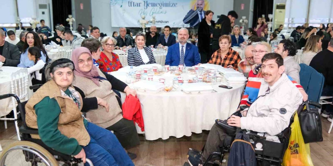 Başkan Pehlivan, Menemenlilerle gönül sofralarında buluştu