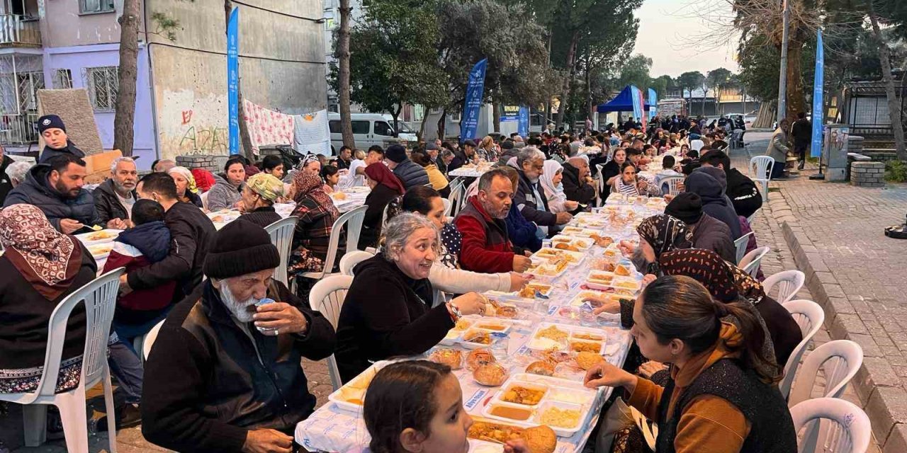Aydınlı vatandaşlar Büyükşehir’in iftar sofrasında buluştu