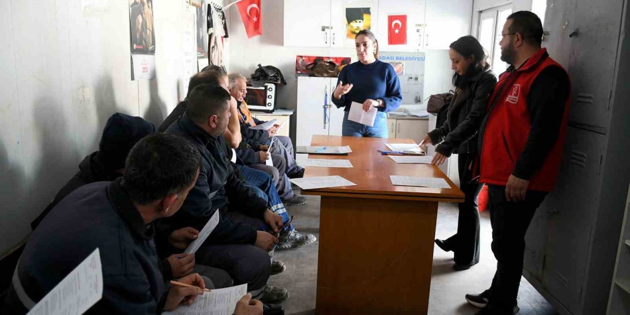 Kuşadası Belediyesi’nden personeline İş Sağlığı ve Güvenliği Eğitimi