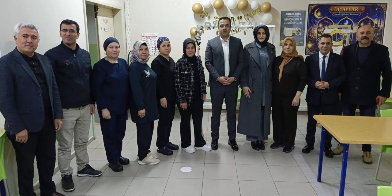 Kaymakam Dalak öğrencilerle aynı sofrada iftar açtı