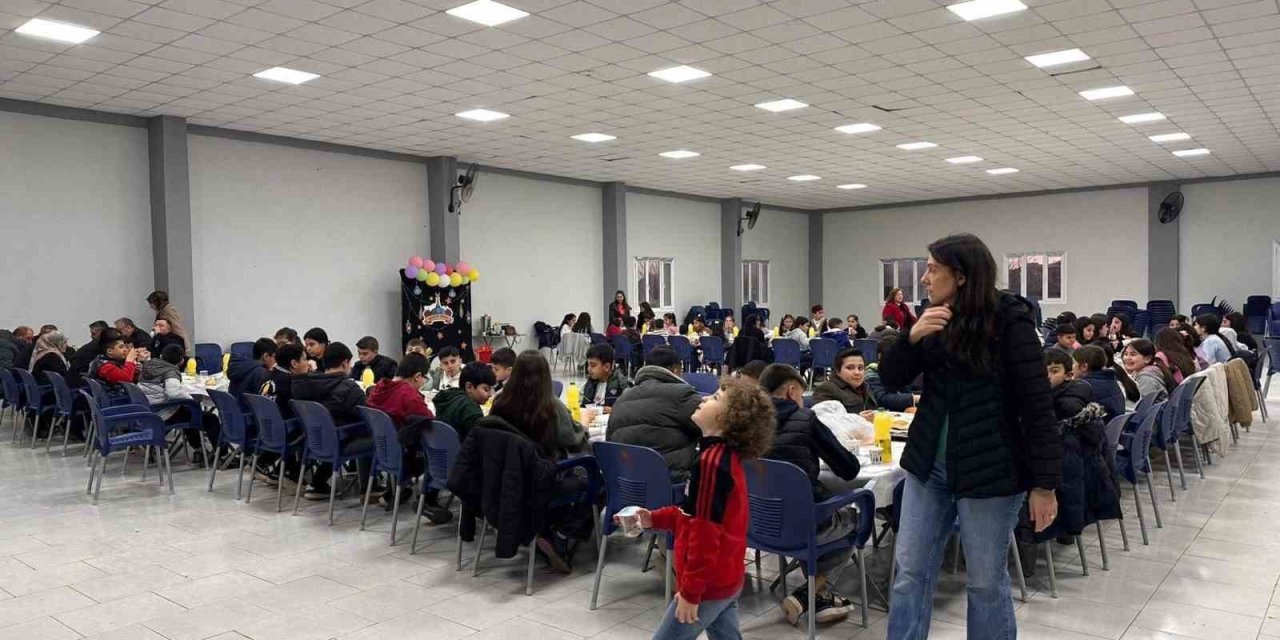 Tüm okul iftar sofrasında buluştu