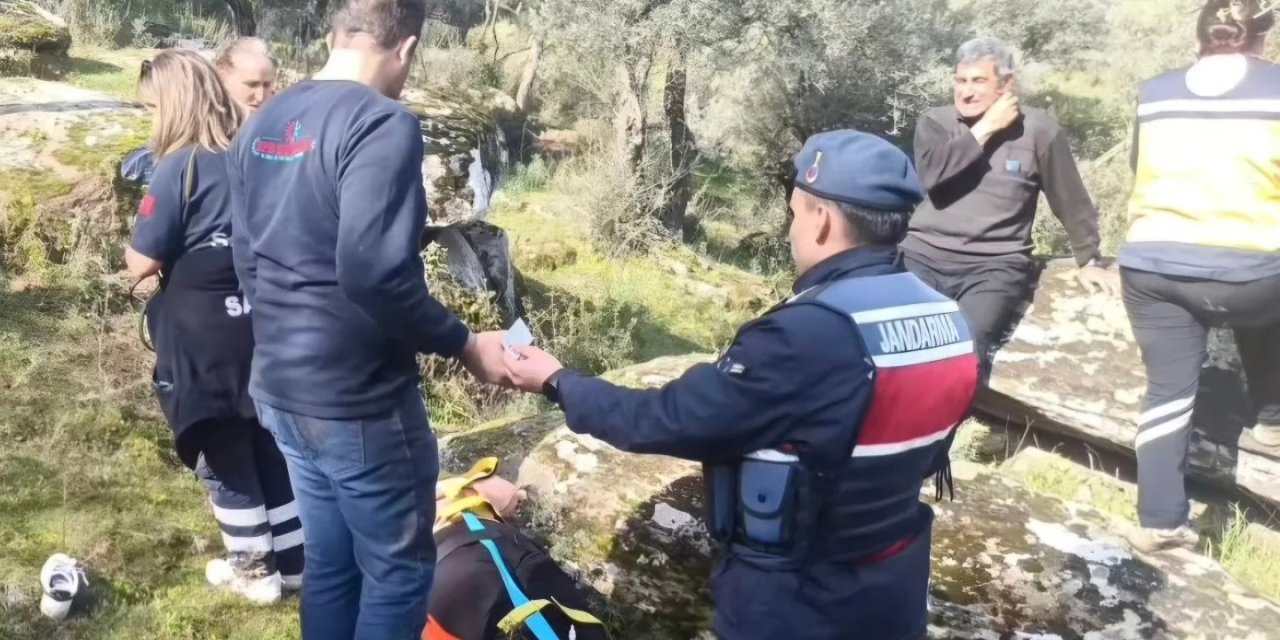 Kayalıktan düşen kadın ekiplerin çalışması ile kurtarıldı