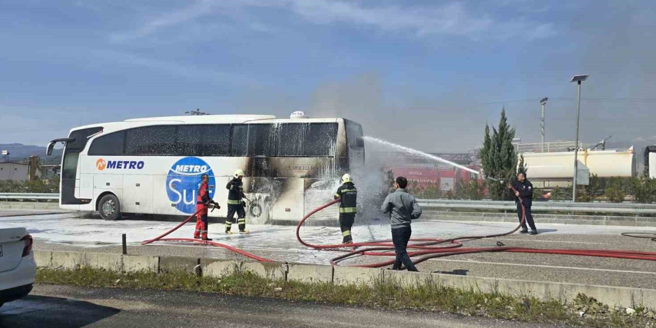 Seydikemer’de otobüs yangını